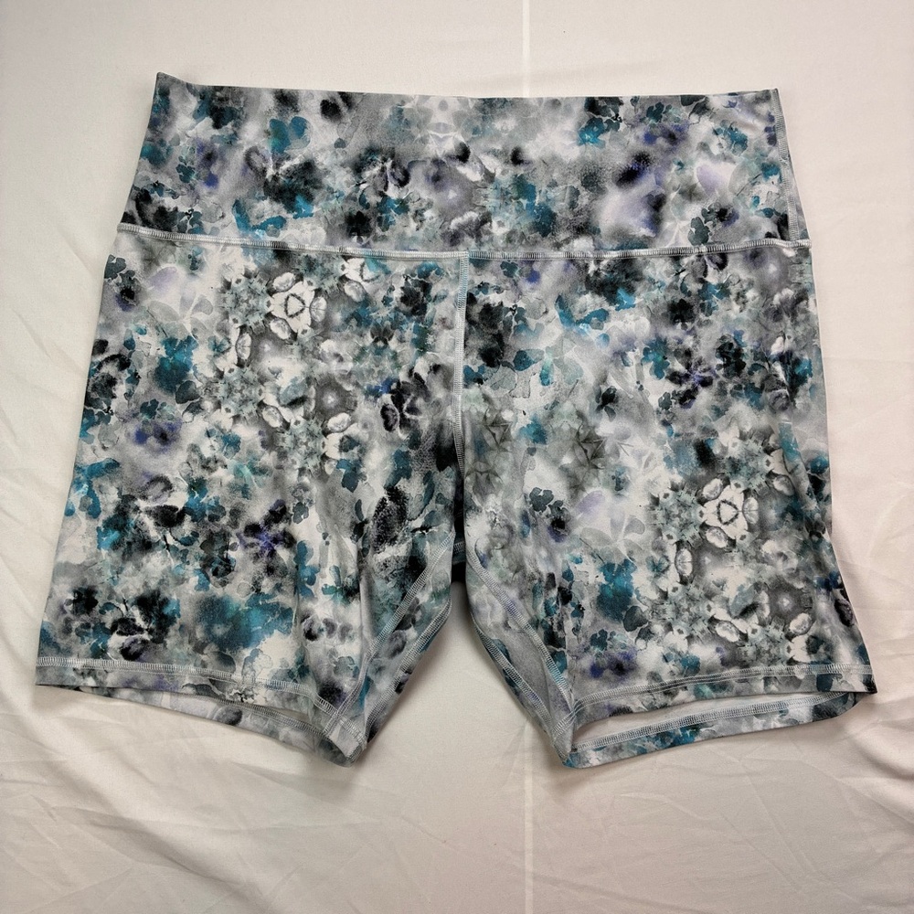 Lululemon Align High-Rise Short 8" in the Kaleidofloral